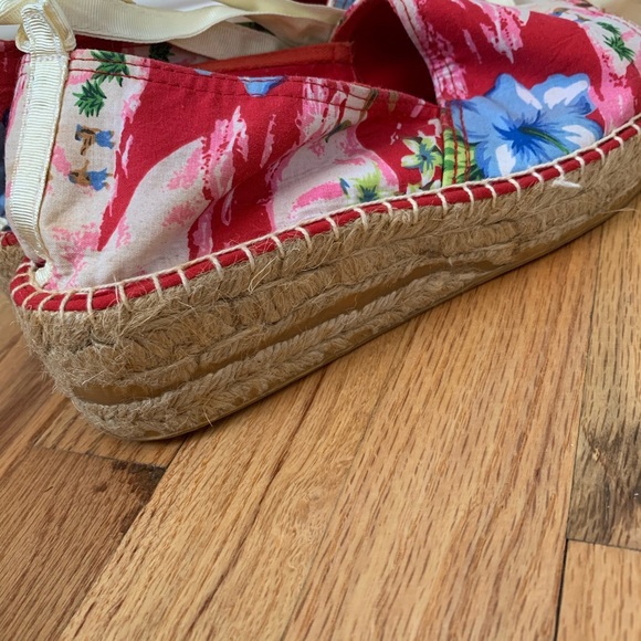 American Eagle Red Hawaiian Platform Espadrilles - Picture 7 of 10